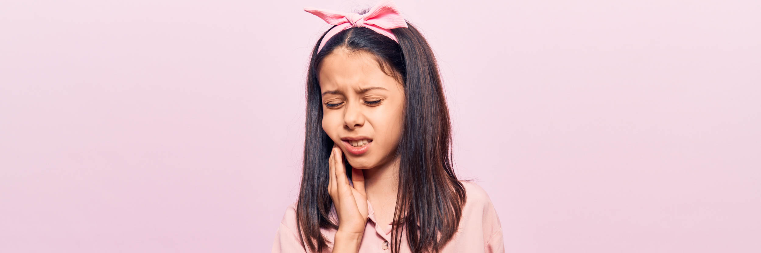A young girl with mouth pain